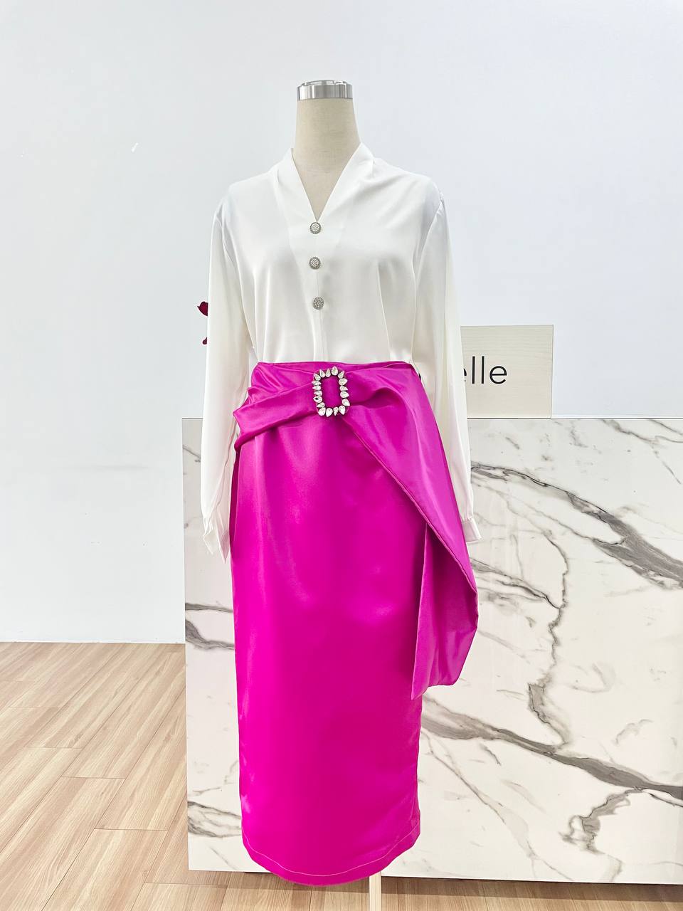 SKIRT SURI IN FUSHIA PINK